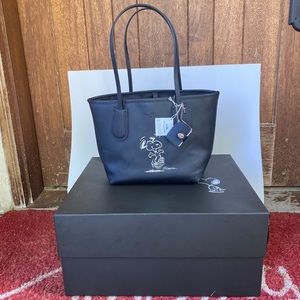 LE Coach X Peanuts Snoopy Taxi Tote 89/225